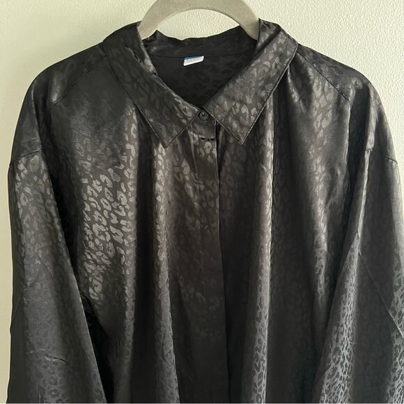 NWT Old Navy Black Textured Satin Leopard Print Button Down Shirt Size XL - Picture 3 of 9
